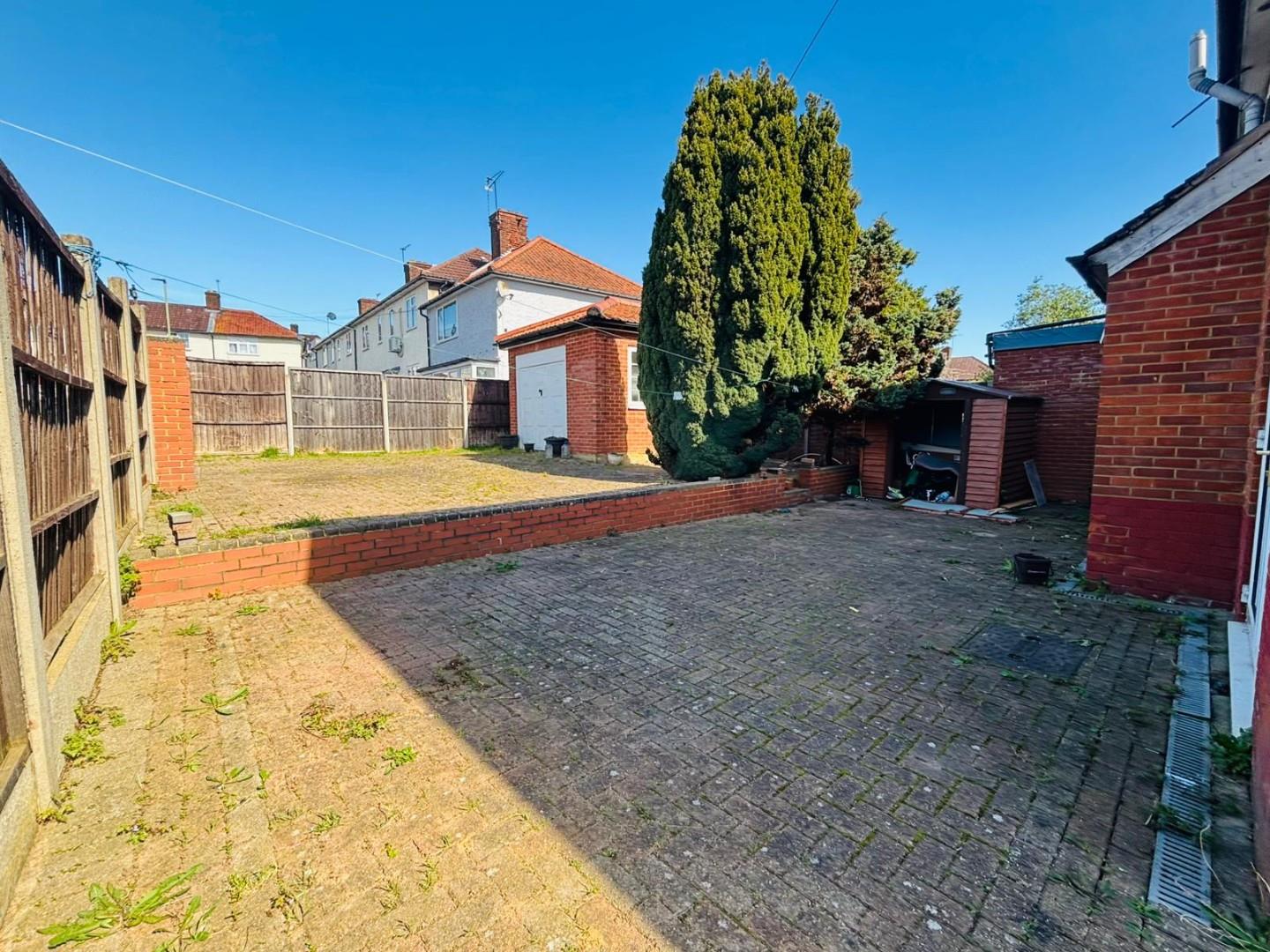 Abbots Road, Edgware, HA8, Edgware